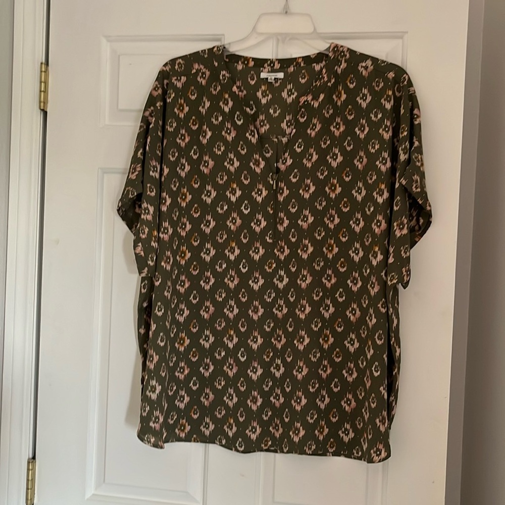 Maurice’s Geneva Zip Blouse Size 4X Olive with Pink Print